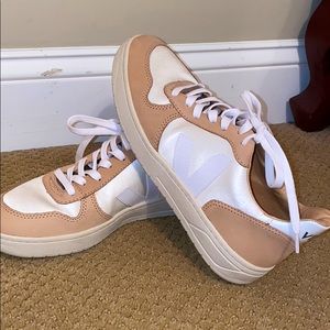 Veja Size 8 NEW